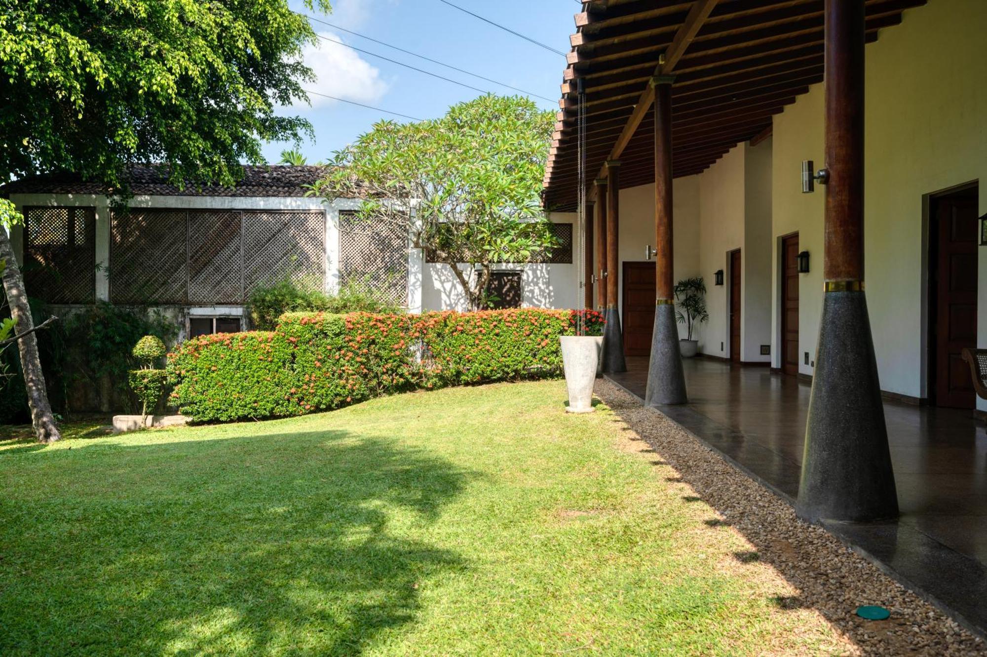 Wallawwa Katunayaka Buitenkant foto